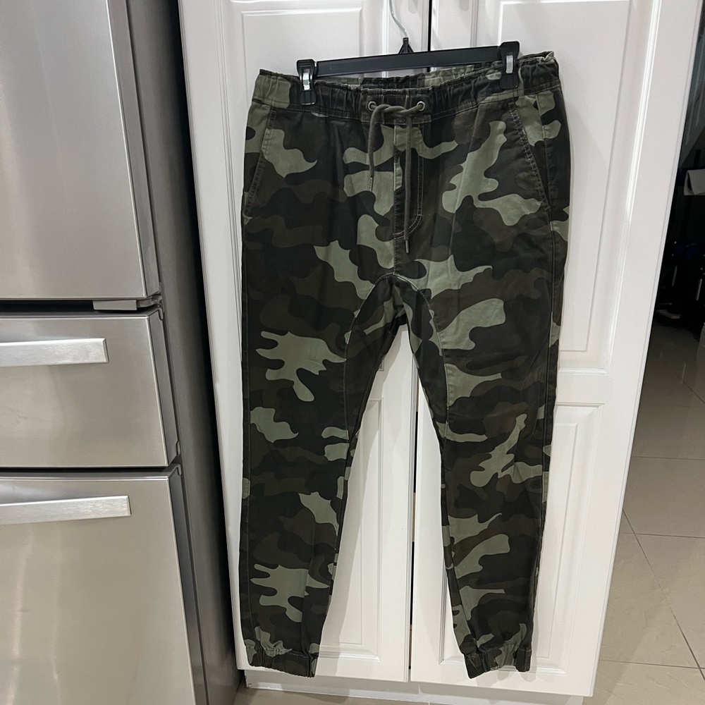 American Rag men’s camouflage pull up pants size M